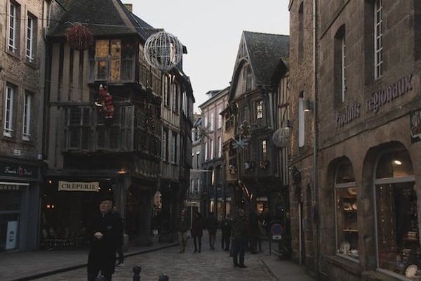 Réductions sur les activités touristiques à Dinan – Économisez tout en vous amusant